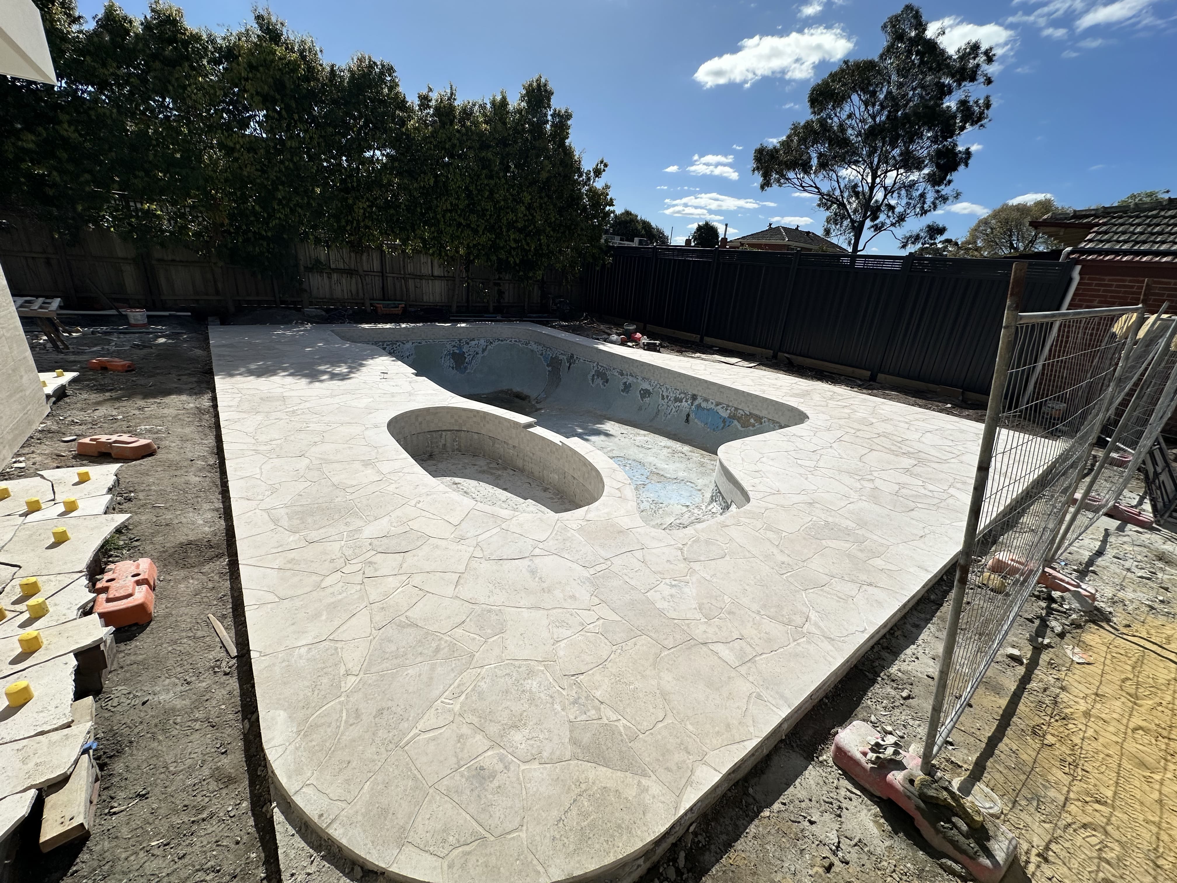 Hardscaping and retaining detail